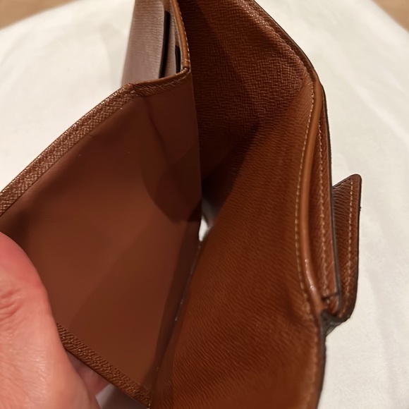 Louis Vuitton Brown Monogram Elise Tri-fold Wallet- Excellent Condition - Picture 10 of 17